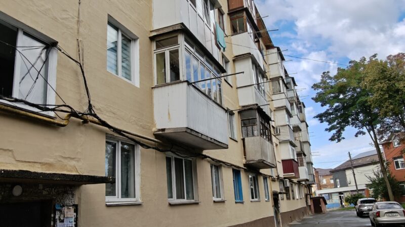 Тепліше взимку: у багатоповерхівці на Брацлавській, 70 оновили міжпанельні шви