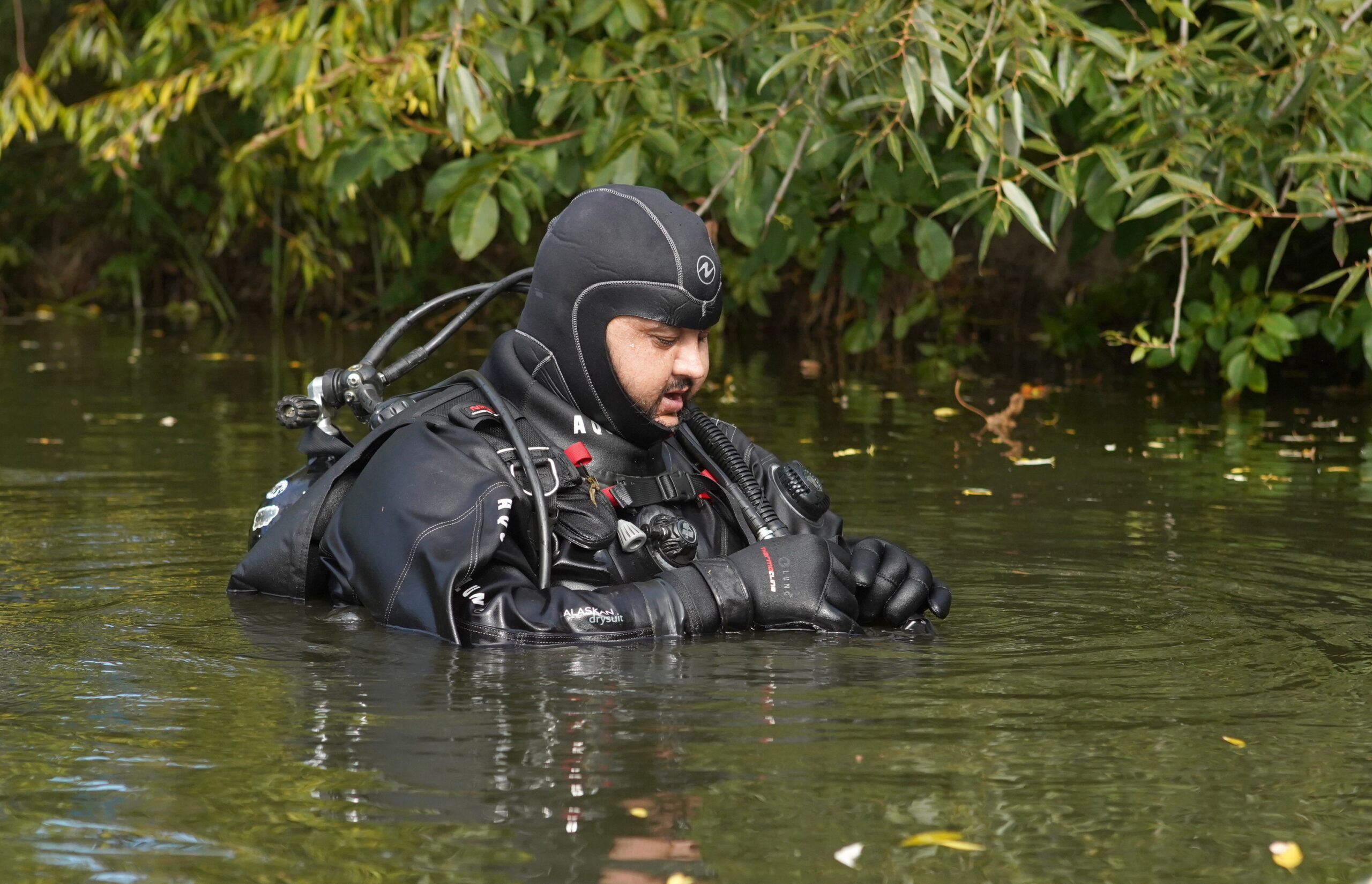 Три підводні труби зі стоками у Вишенському озері заглушили: водолазні перевірки водойми тривають